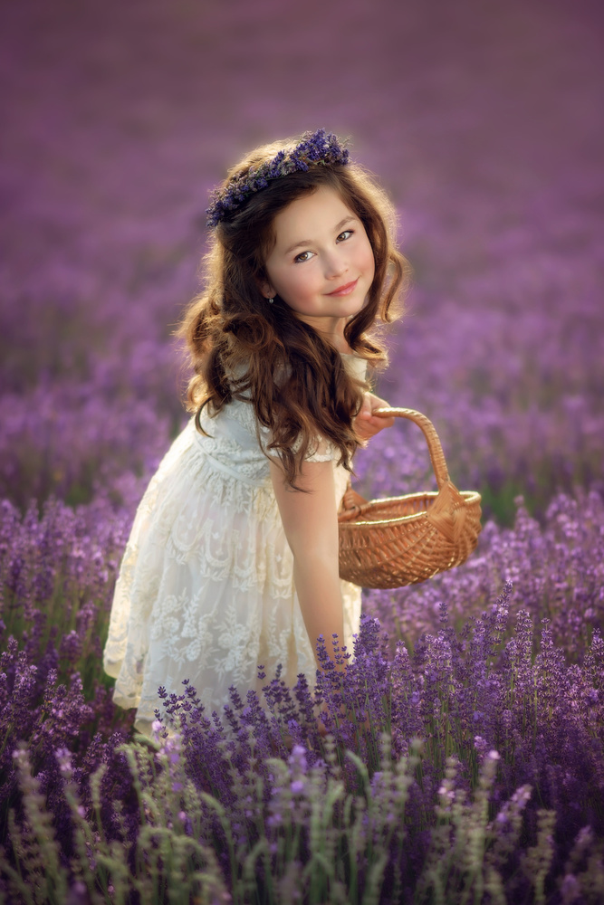 lovely smile in lavender von Jana Kvaltinova