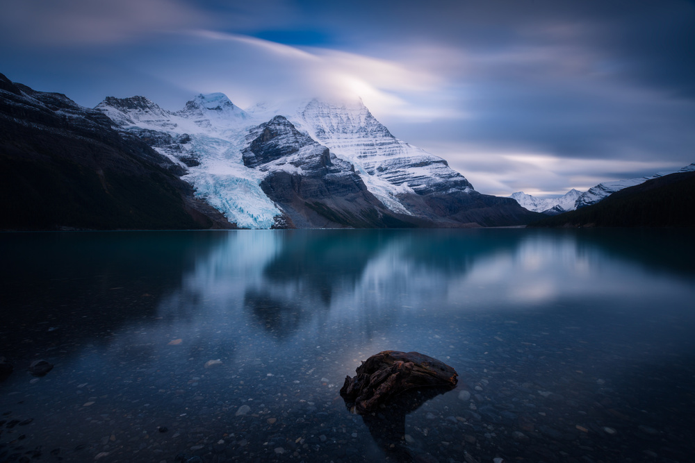 Dusk at Berg Lake von Jason Ma