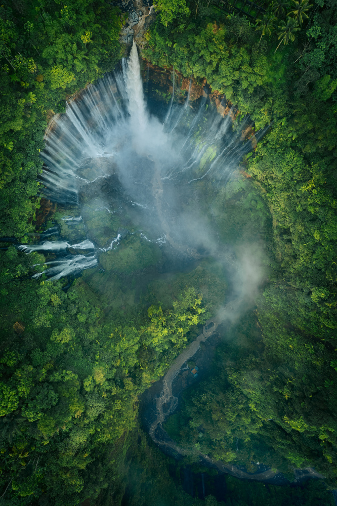 Thousand Waterfalls von Javier de la Torre