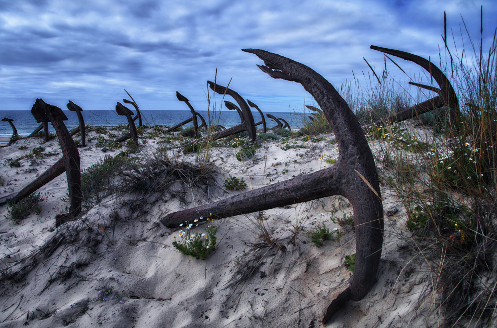 Anchor graveyard von Javier del Puerto Photography