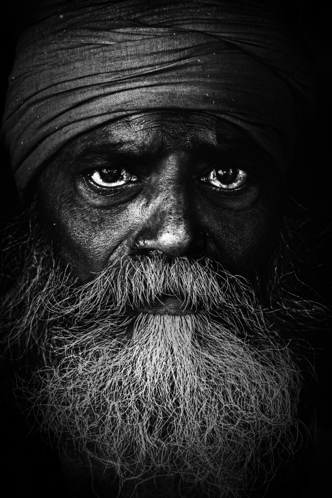 SADHU IN A TRANSIT CAMP von JAYATU CHANDRA DAS