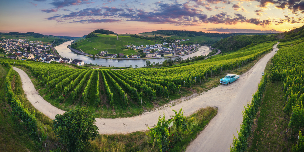 Hamm / Konz - Moselschleife with Chevy Bel Air von Jean Claude Castor