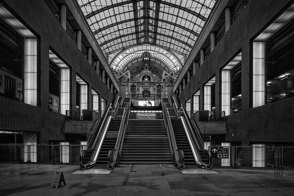 The railway cathedral von Jef Van den Houte