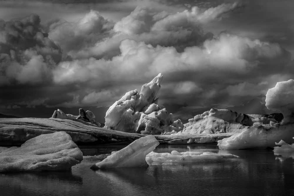 Silent ships upon a frozen sea. von Jeffrey C. Sink