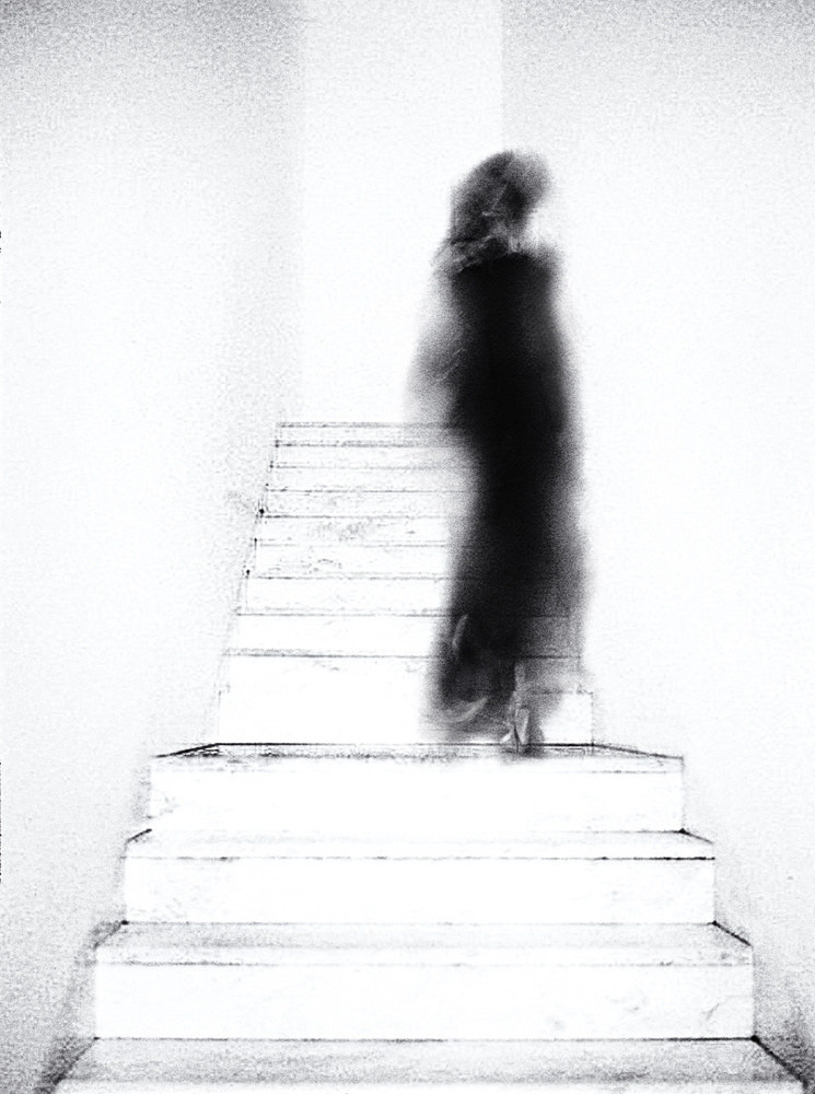 woman on stairs von Jeffrey Hummel