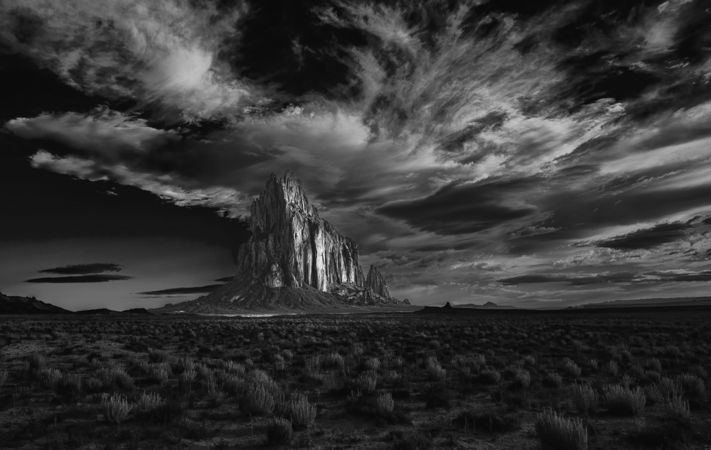 Shiprock in a Cloudy Morning von Jenny Qiu