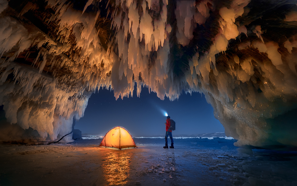 Baikals Ice Cave von Jesus M. Garcia