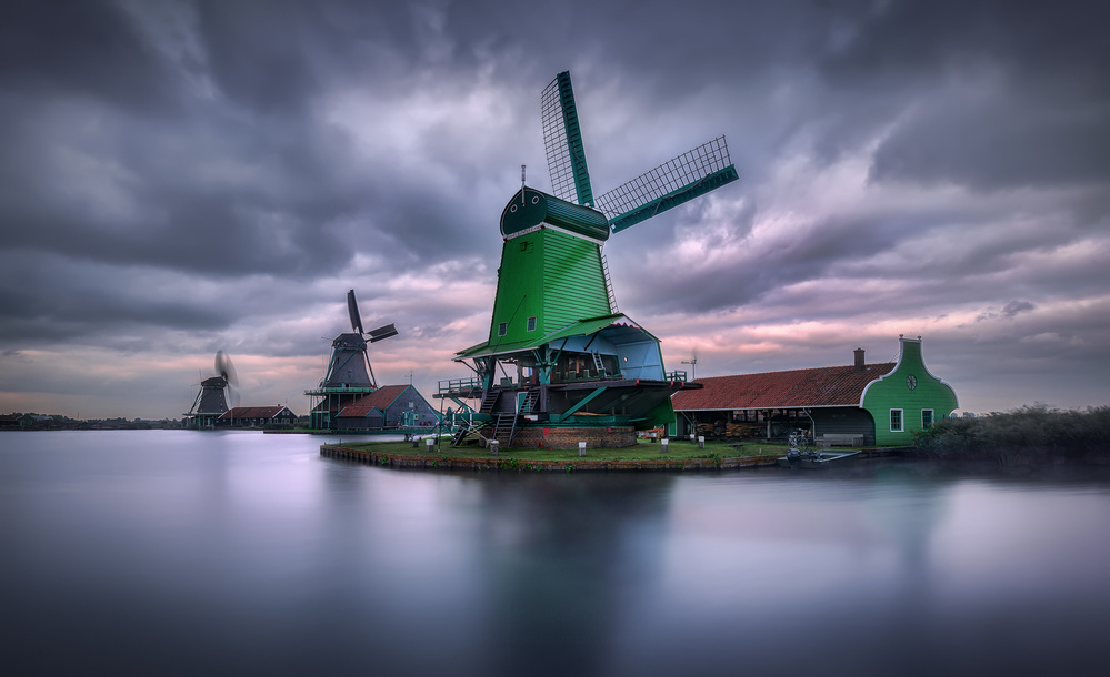 The Green Windmill von Jesus M. Garcia