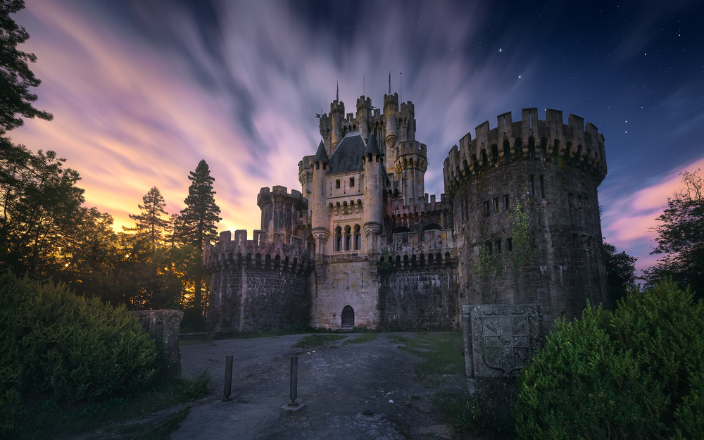 Moonlight over the Castle von Jesus M. Garcia