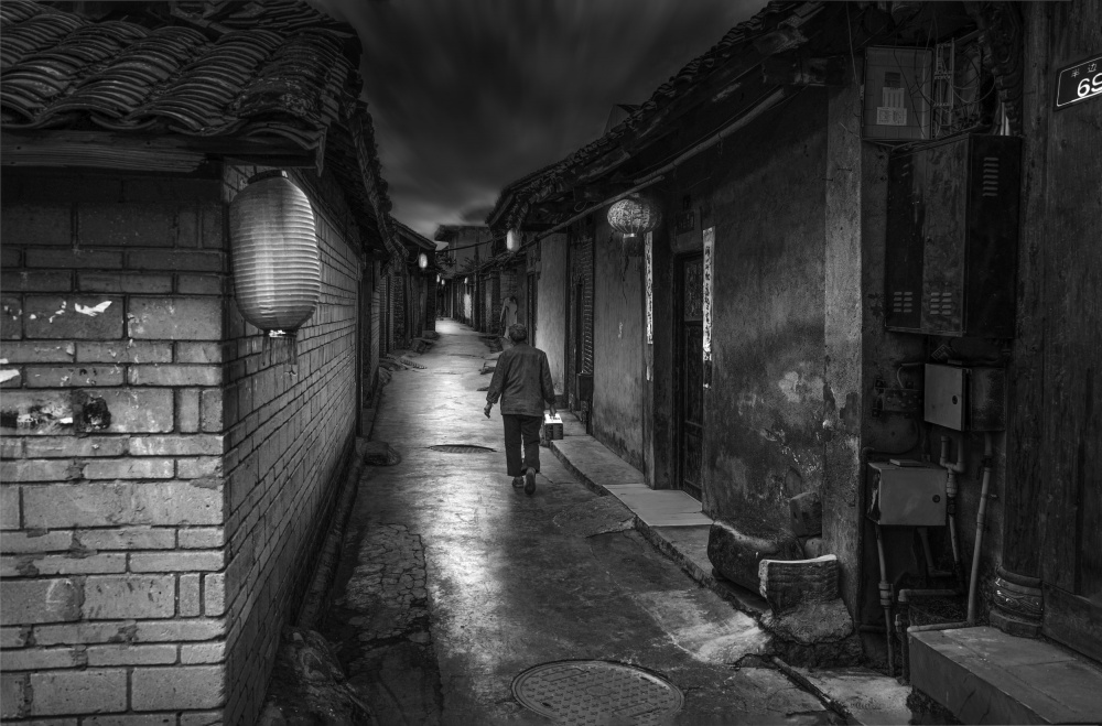 Old Village Street von Jiahong Zeng