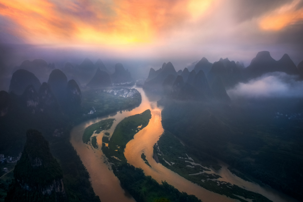 Misty Morning  Over the Li River von Jianping Yang