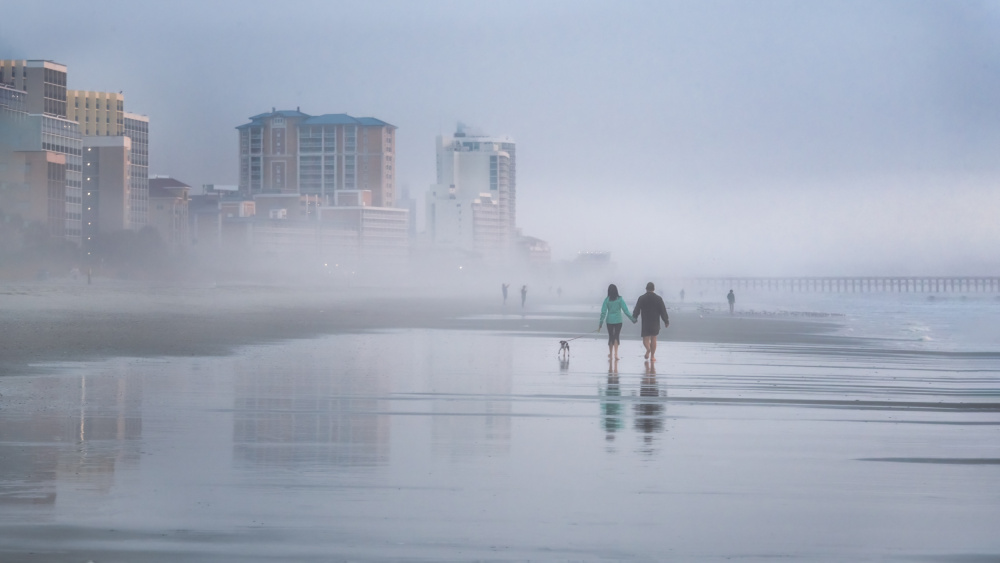 Beach Walking von Jianping Yang