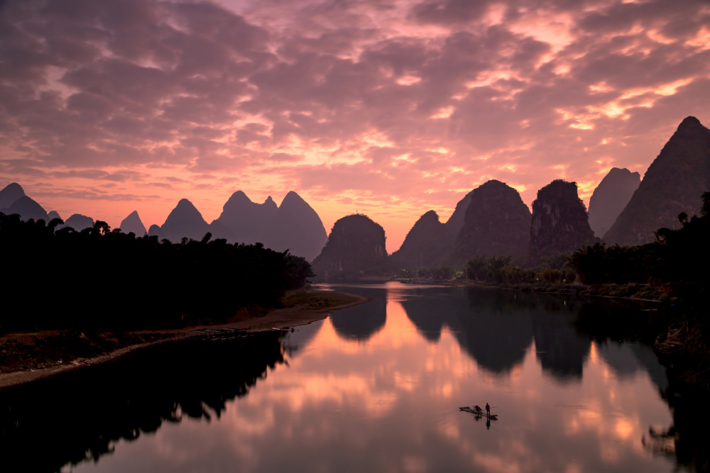 Dawn at Li River von Jie Jin