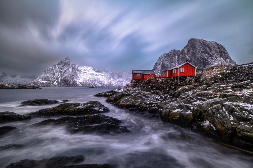 Red huts on rocks von Jie Jin