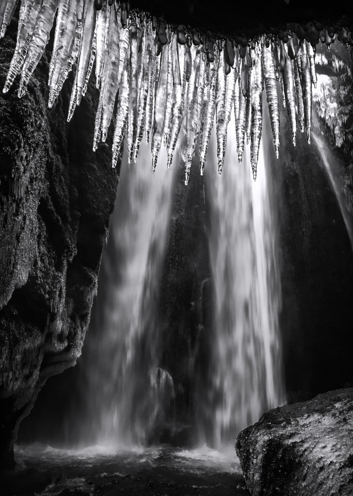 Ice and Waterfall von Jingshu Zhu