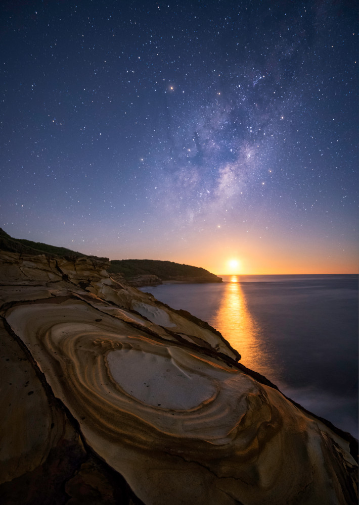 Moon and Milky way von Jingshu Zhu