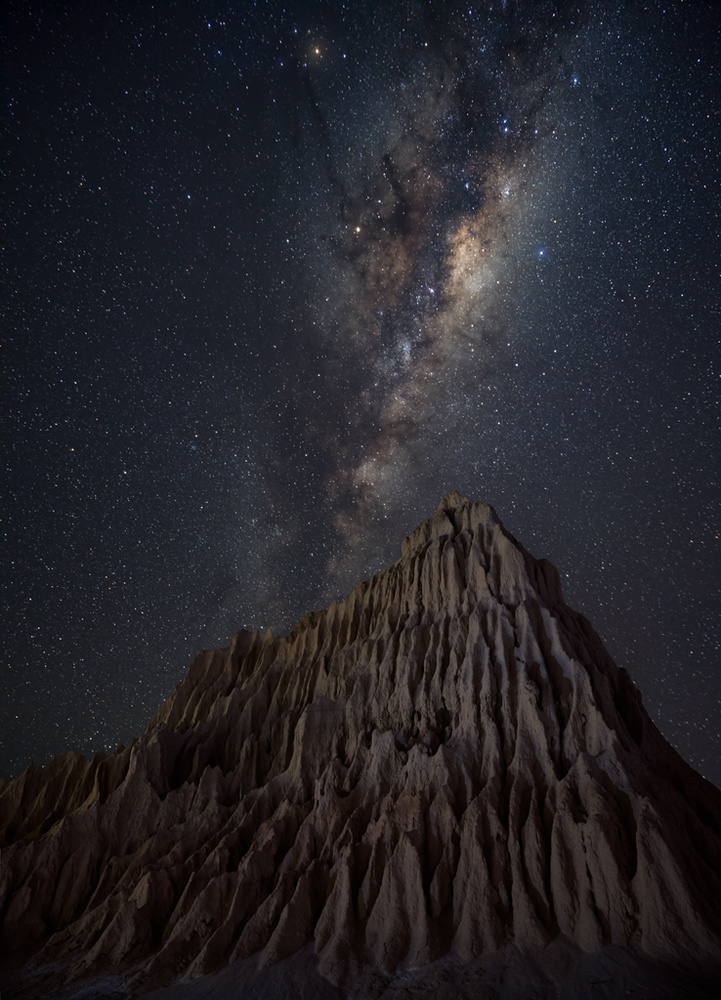 Pyramid in Mungo von Jingshu Zhu