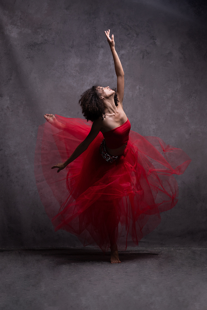 Ballerina in red von Joan Gil Raga