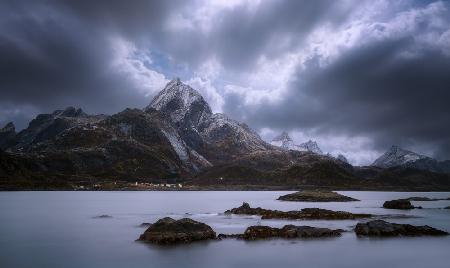 Small town in the fjord 7S6498