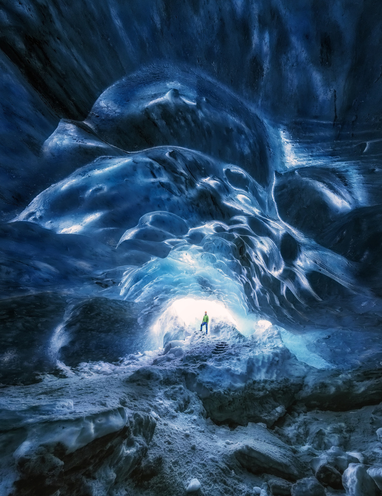 Man in the ice cave von joanaduenas