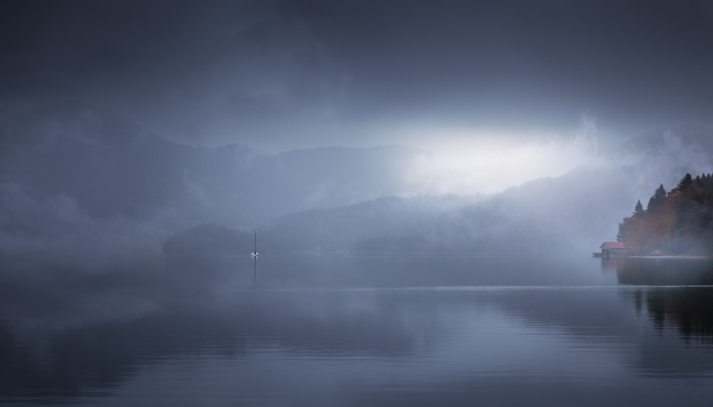 Foggy morning in Walchensee 7R20727 von joanaduenas