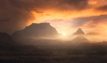 Foggy sunrise in Bardenas Reales 7R21610