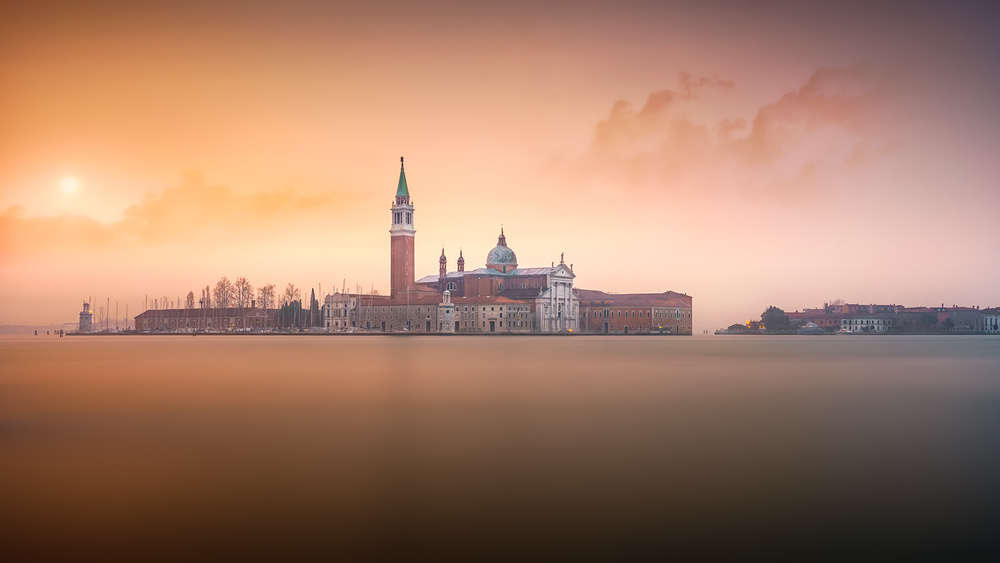 Venice pink sunrise von joanaduenas