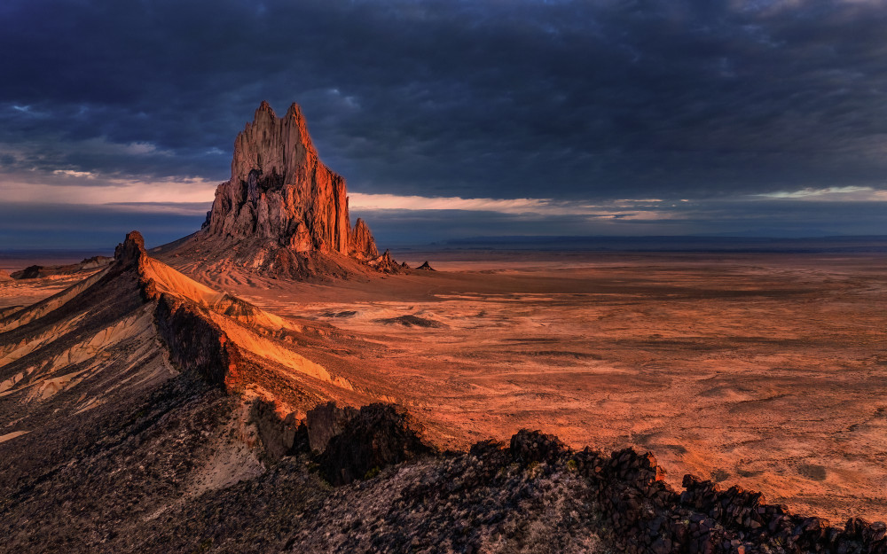 Shiprock at Dawn von Joanna W