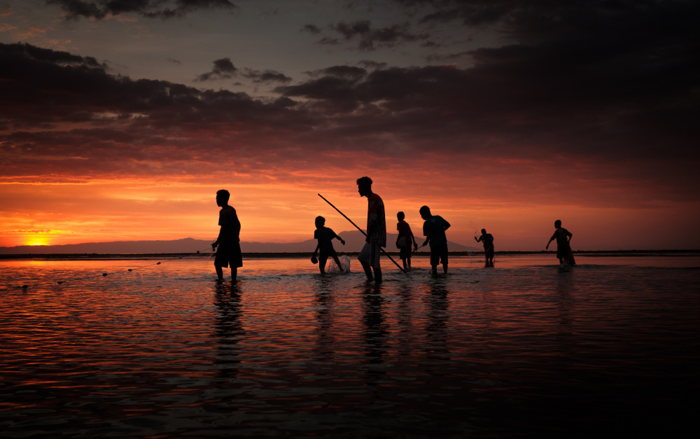 Fishing at sunset von Joao Galamba