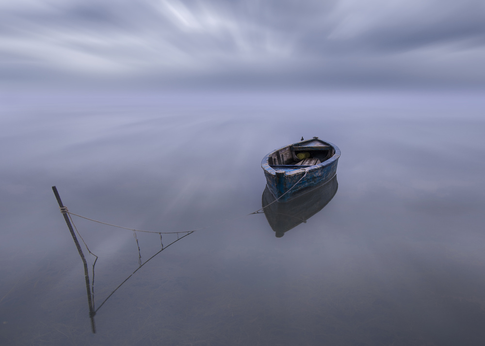 The blue boat von Joaquin Guerola