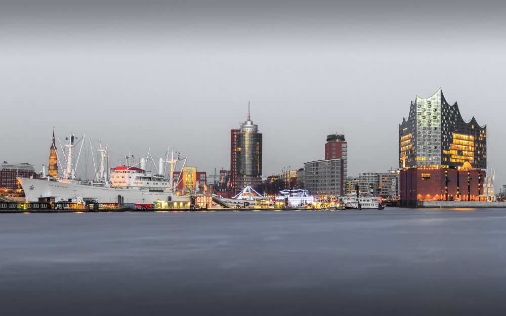 Skyline of Hamburg von Jörg Hoffmann