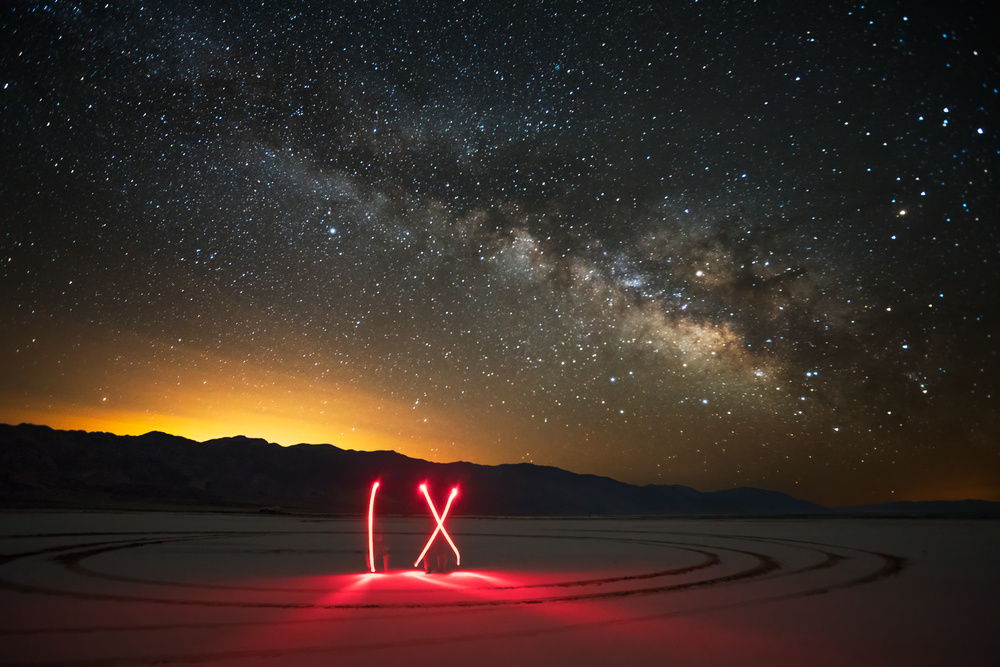 1x under Stars von John Fan