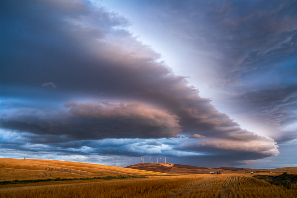 Arrival of Storm von John Fan