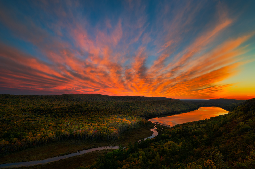 Sunset over Porcupine Mountains von John Fan