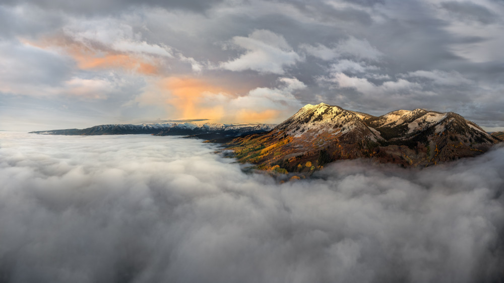 Above the Cloud von John Fan