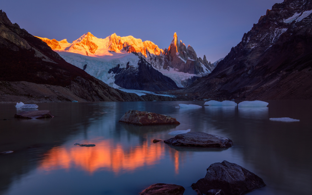 First Rays of Sun at Laguna Torre von John J. Chen