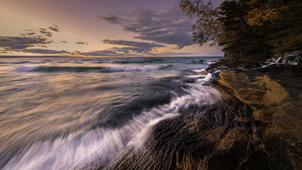 Autumn Water von John J. Chen