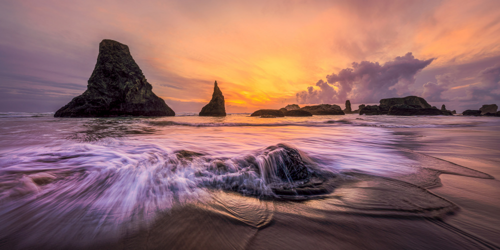 Sunset at Bandon Beach von John J. Chen