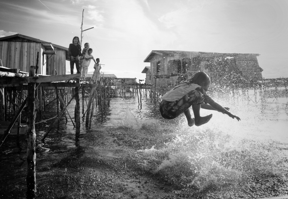 Happy childhood 3 - lifestyles of the sea gipsy kids. von John Yuk Kong Chung