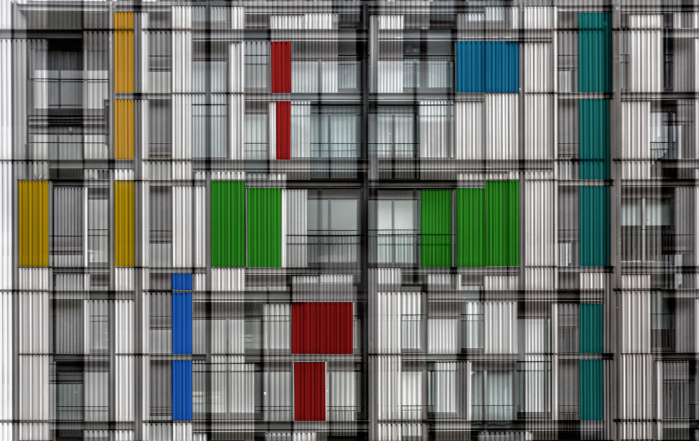 facade of colored tubes von Jois Domont ( J.L.G.)