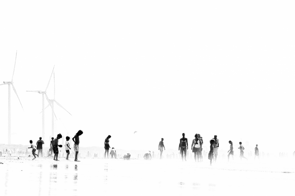 Beach silhouettes III von joke scheerman