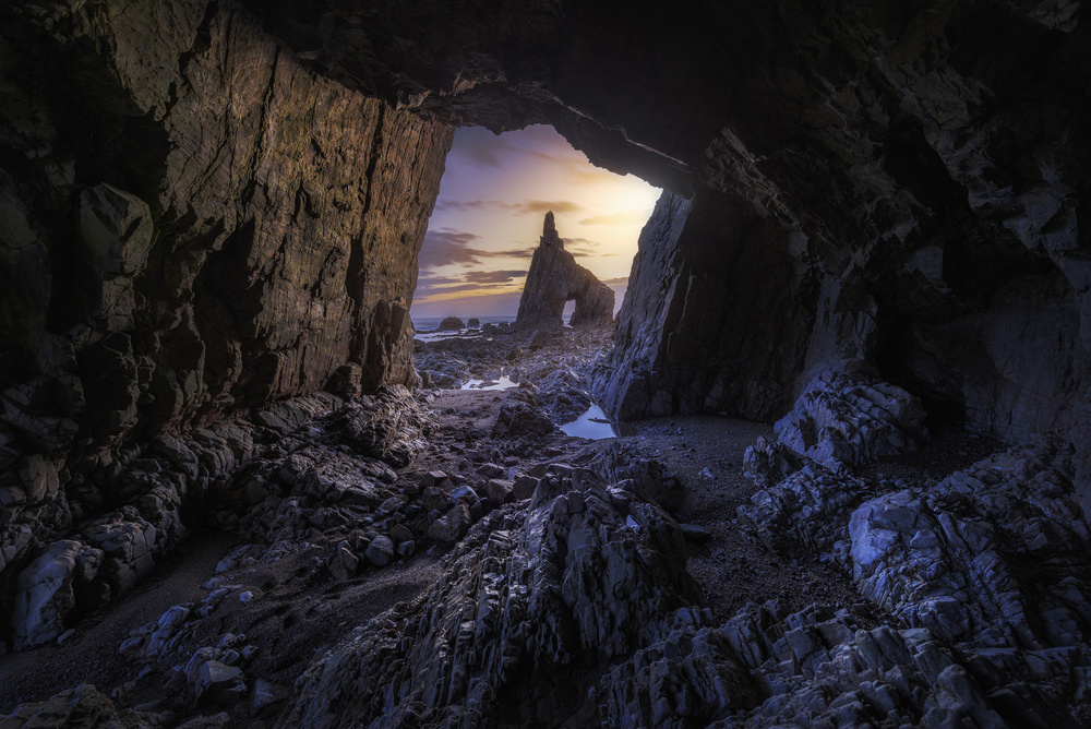 The cave von Jorge Ruiz Dueso