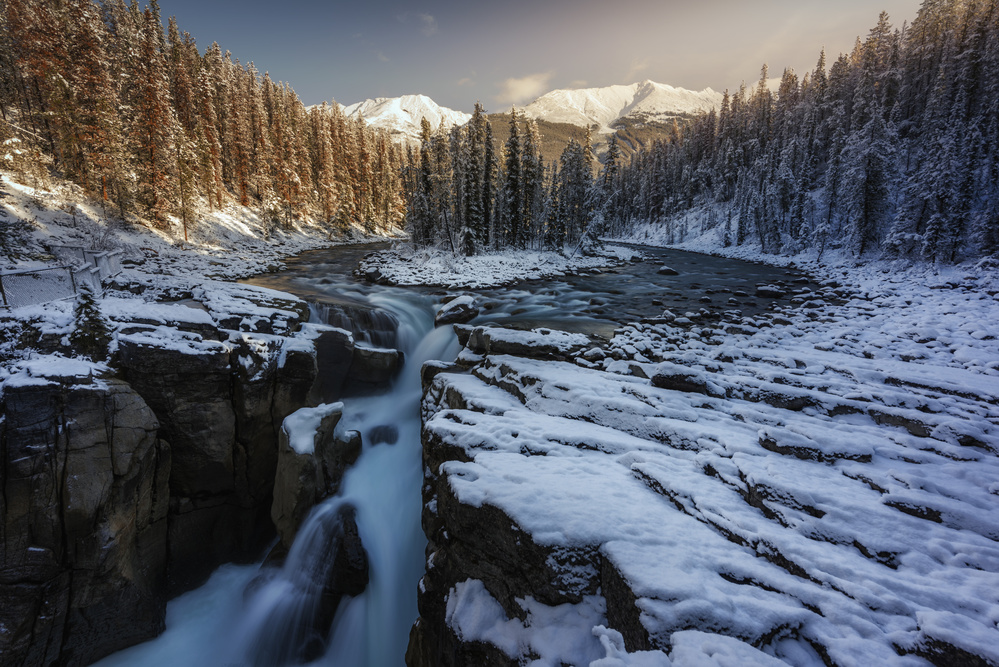 Sunlight in Sunwapta Falls von Jorge Ruiz Dueso