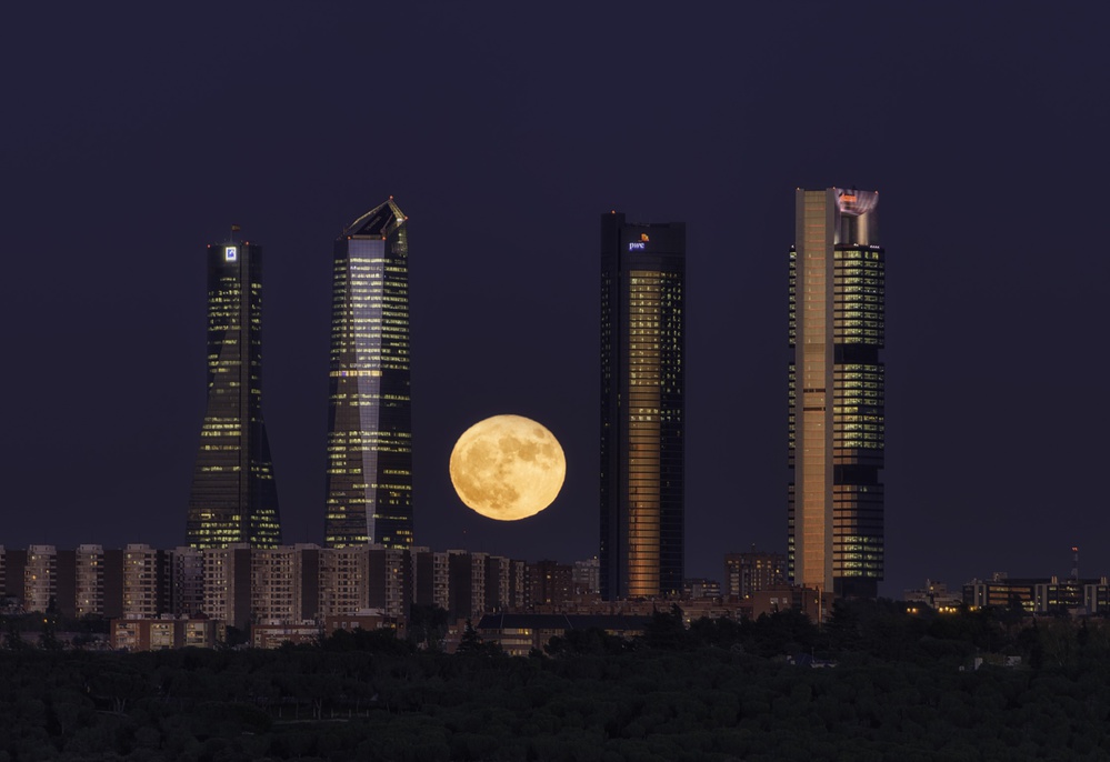 Supermoon von Jorge Ruiz Dueso