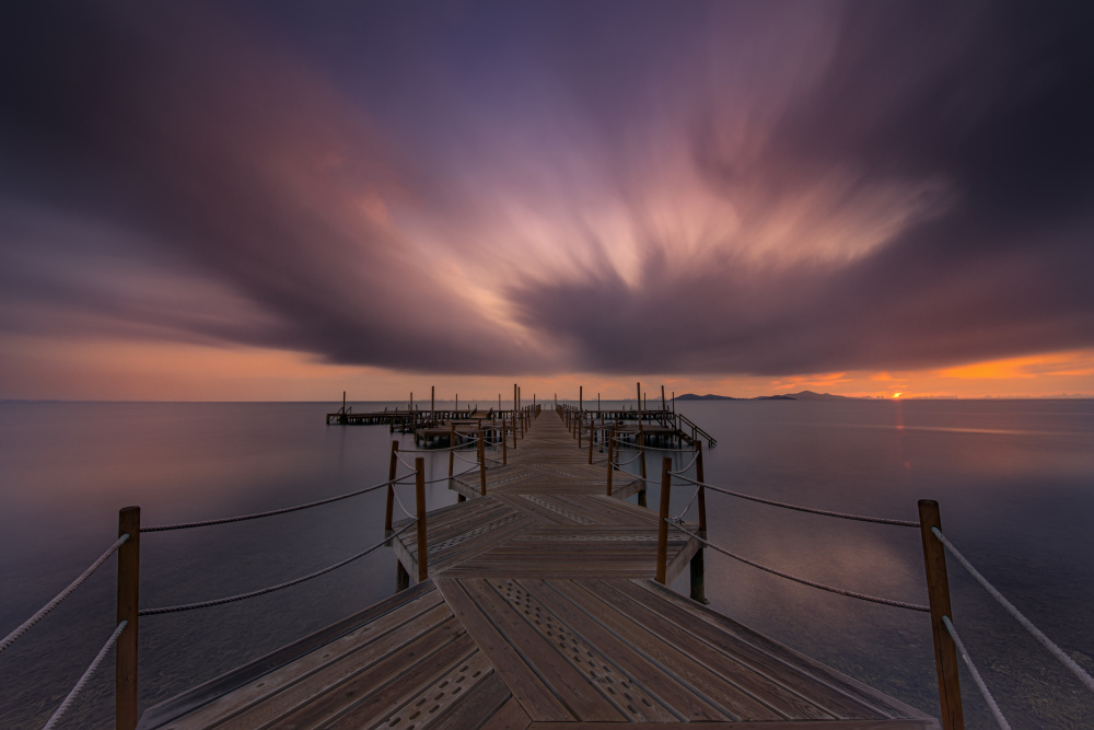 sunrise on the catwalk von Jose Antonio Triviño Sanchez