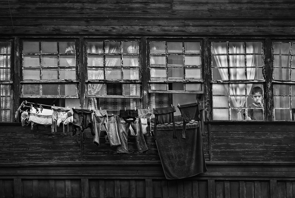 The child and the clothesline von Jose C. Lobato