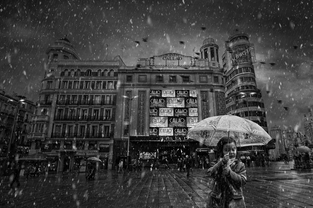 The girl from the Plaza de Callao von Jose C. Lobato