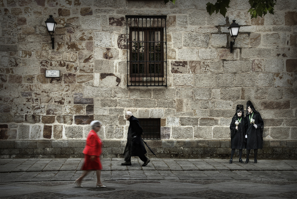 Woman in red von Jose C. Lobato