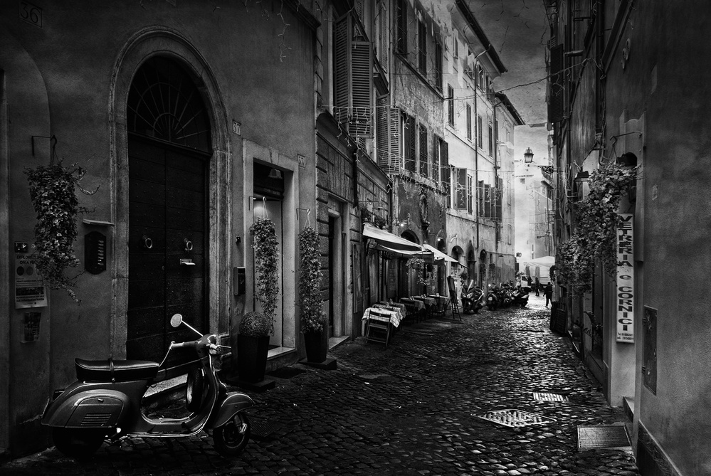 Walking along Rome von Jose C. Lobato