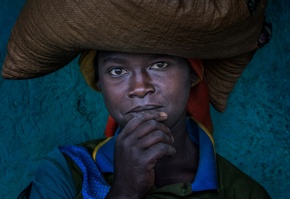 Ethiopian woman in a market. von Joxe Inazio Kuesta Garmendia